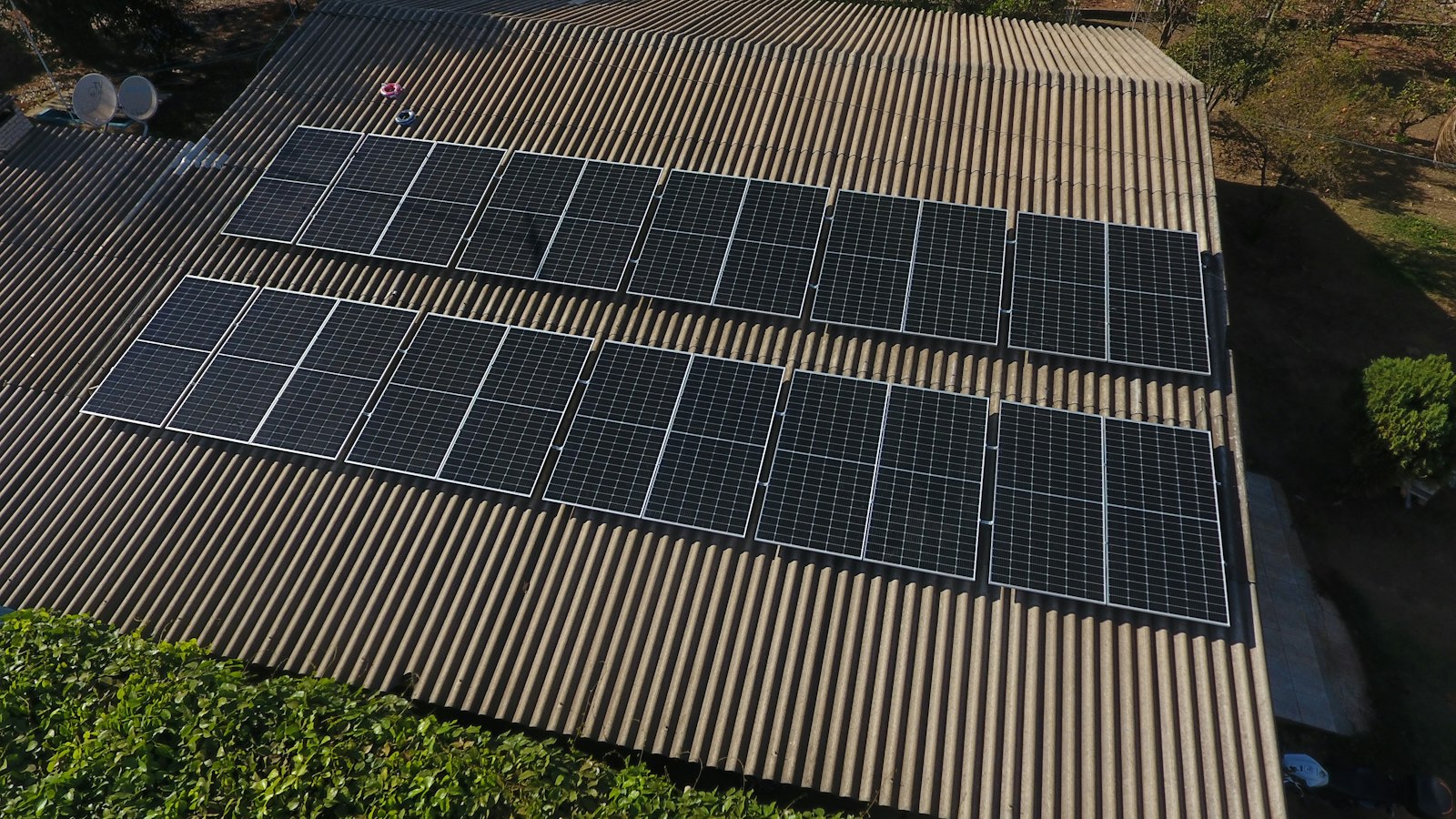 Hệ hybrid 12,6 kWp cho homestay ven hồ Lắk